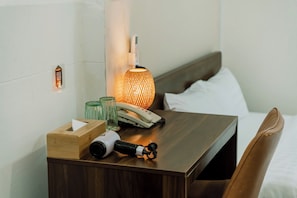 Economy Double Room, No Windows | Room amenity - Cashew Inn (Ben Thanh)