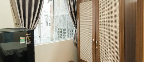 Deluxe vierpersoonskamer, uitzicht op stad | Een bureau, gratis wifi