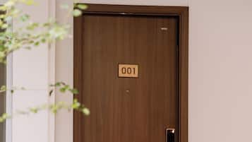 Family Quadruple Room, No Windows | Desk, free WiFi