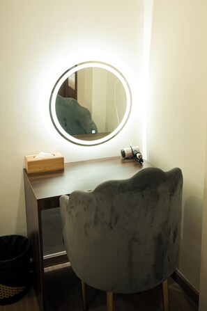 Deluxe Quadruple Room, City View | Desk, free WiFi - Cashew Inn (Ben Thanh)