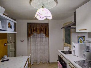 Microwave, oven, stovetop, coffee/tea maker