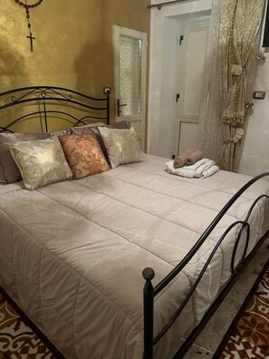 1 bedroom, WiFi, bed sheets - House Three - Mussomeli (Mussomeli)