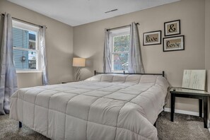 3 habitaciones, tabla de planchar con plancha, wifi y ropa de cama