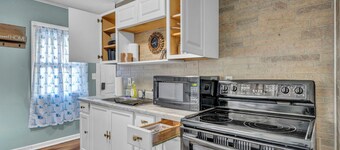 Just like Home- Cozy Elyria Ranch