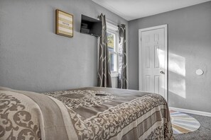 3 soverom, strykejern/-brett, wi-fi og sengetøy