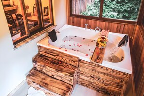 คอมฟอร์ทวิลล่า, วิวภูเขา | โต๊ะทำงาน, พื้นที่ทำงานแบบใช้แล็ปท็อป, Wi-Fi ฟรี, ผ้าปูที่นอน