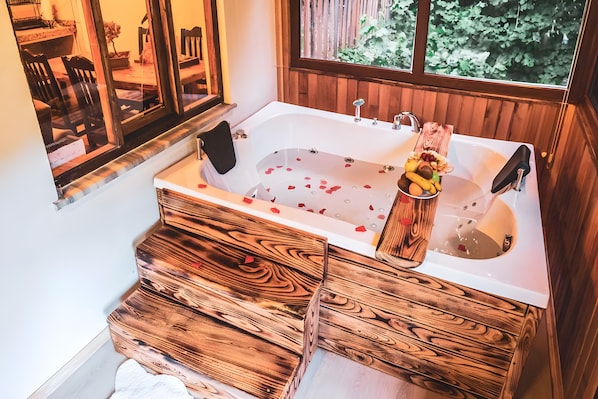 Comfort Villa, Mountain View | Desk, laptop workspace, free WiFi