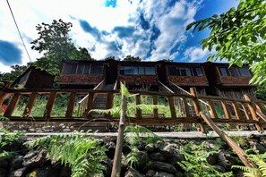 Comfort Tree House | Desk, laptop workspace, free WiFi, bed sheets - Karaaslan Kamping Tesisleri (Basiskele)