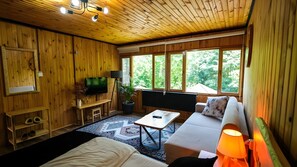Comfort Tree House | Desk, laptop workspace, free WiFi, bed sheets - Karaaslan Kamping Tesisleri (Basiskele)