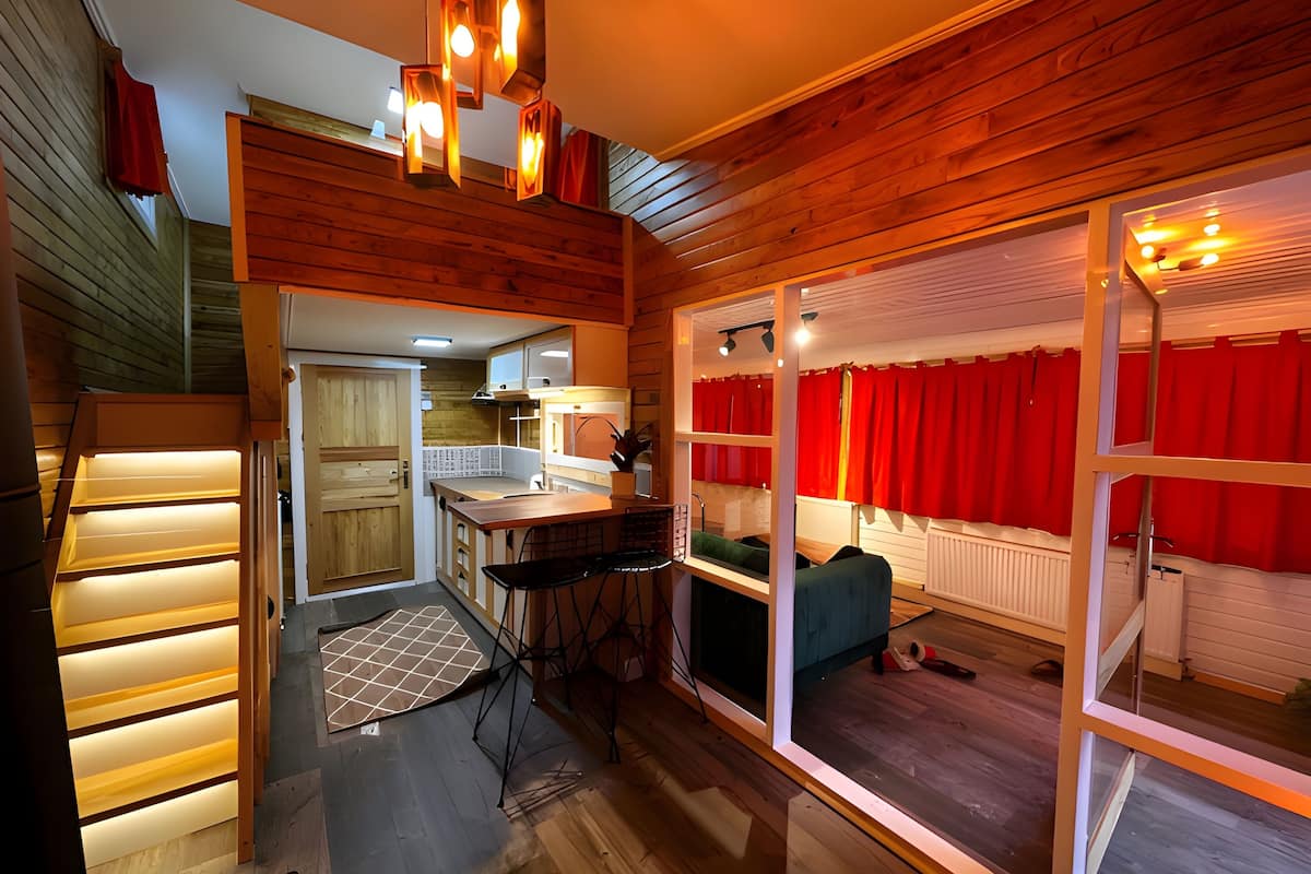 Habitatge mòbil Comfort, vistes a la muntanya | Escriptori, espai de treball apte per a portàtils i wifi gratuïta