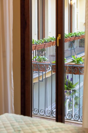 Interior - Romantic Stay near Santa Maria
Maggiore - Authentic Roman Charm &
Colosseum Walk (Roma)