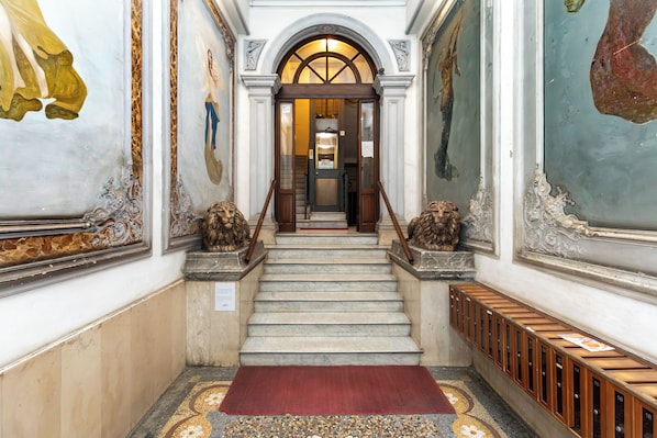 Lobby - Romantic Stay near Santa Maria
Maggiore - Authentic Roman Charm &
Colosseum Walk (Roma)