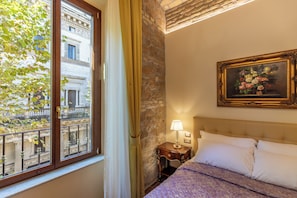 4 bedrooms, iron/ironing board, WiFi, bed sheets - Romantic Stay near Santa Maria
Maggiore - Authentic Roman Charm &
Colosseum Walk (Roma)