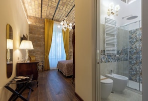 Shower, hair dryer, bidet, towels - Romantic Stay near Santa Maria
Maggiore - Authentic Roman Charm &
Colosseum Walk (Roma)