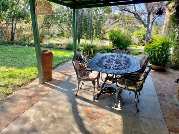 تناول الطعام بالخارج