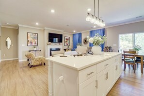 Interior - 7 Mi to Boyce Park: Family Townhome in Verona! (Verona)