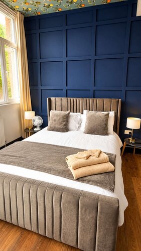 Modern Apartment in Central Warrington | Sleeps 4