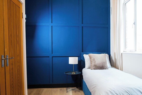 2 habitaciones, tabla de planchar con plancha, wifi y ropa de cama 