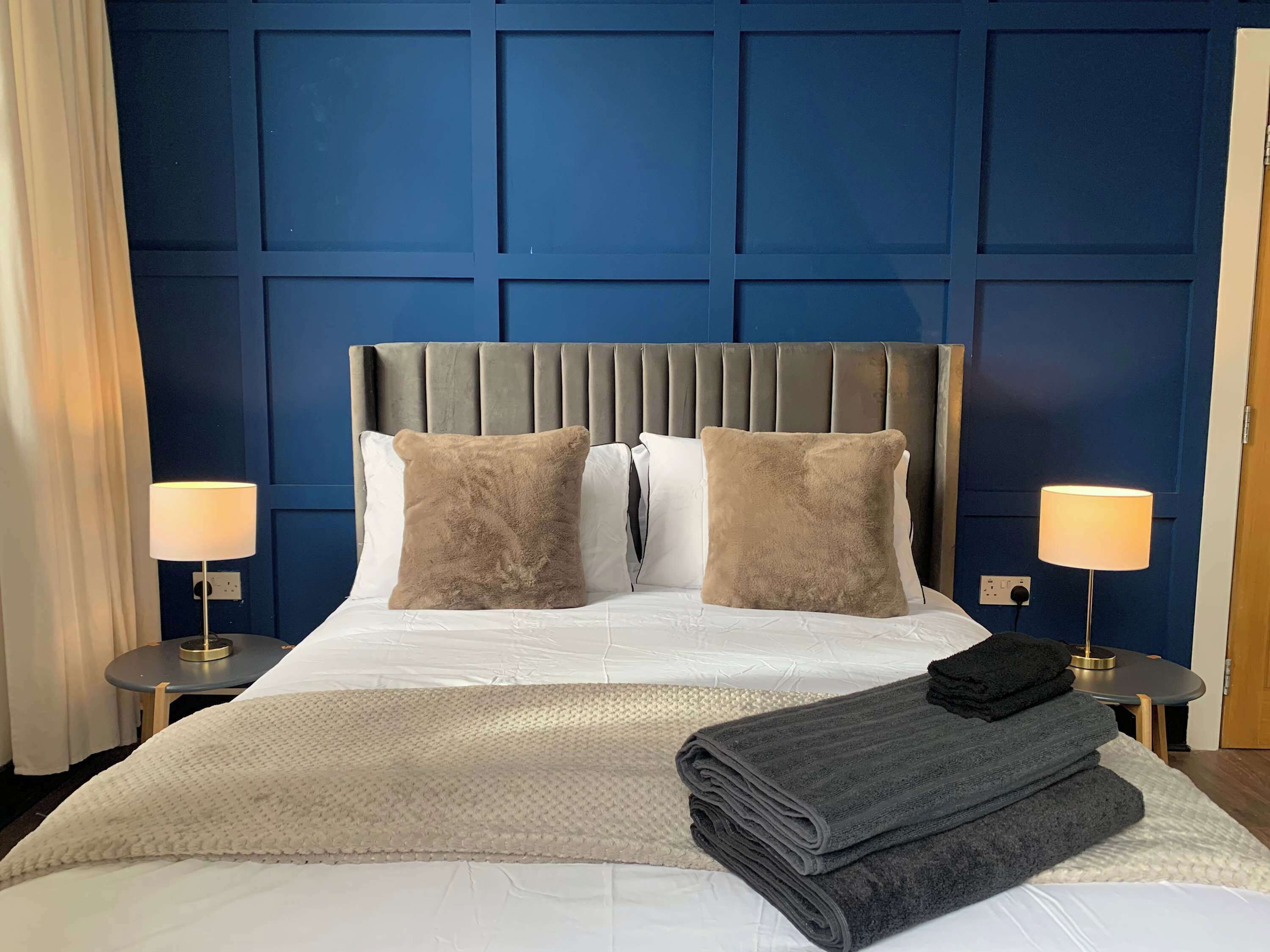 2 habitaciones, tabla de planchar con plancha, wifi y ropa de cama 