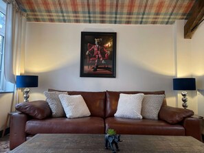 Televisie, een stereo en een kantoor