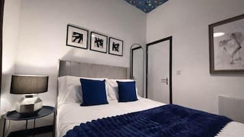 1 bedroom, desk, iron/ironing board, WiFi