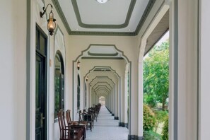 المنشأة من الداخل