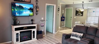 CO Beehive with 2 new king beds! Reclining sectional couch with fireplace!