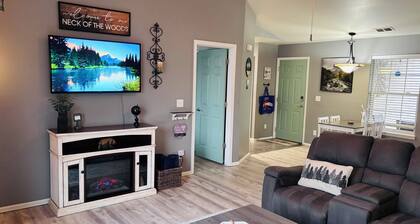 CO Beehive with 2 new king beds! Reclining sectional couch with fireplace!