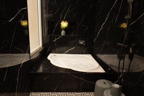 Dusche, Whirlpool, Haartrockner, Bidet