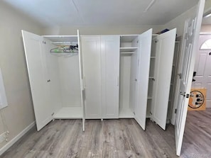 Interior -  Lookout Mountain in your view and Clear Creek 5 minutes. (Golden)