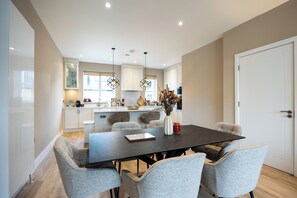 Dining - New 2-Bed Home w/ Garden Steps from Google Dublin HQ & Train Station (Dublin)