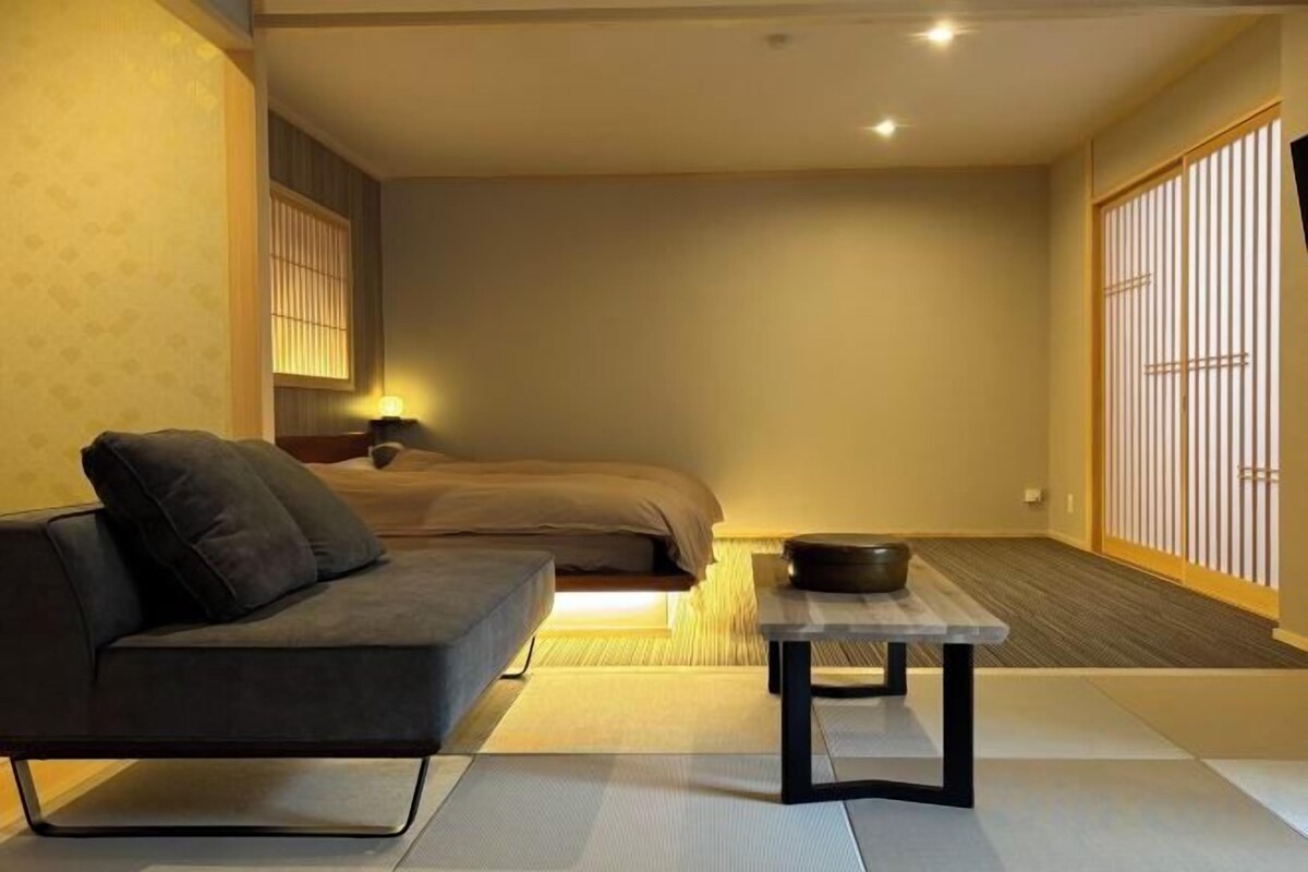 Japanese-Western Room
