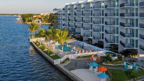 Soothing hotel suites with AC in Treasure Island