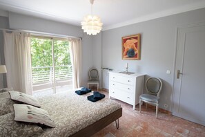 Fer et planche à repasser, Wi-Fi, draps fournis