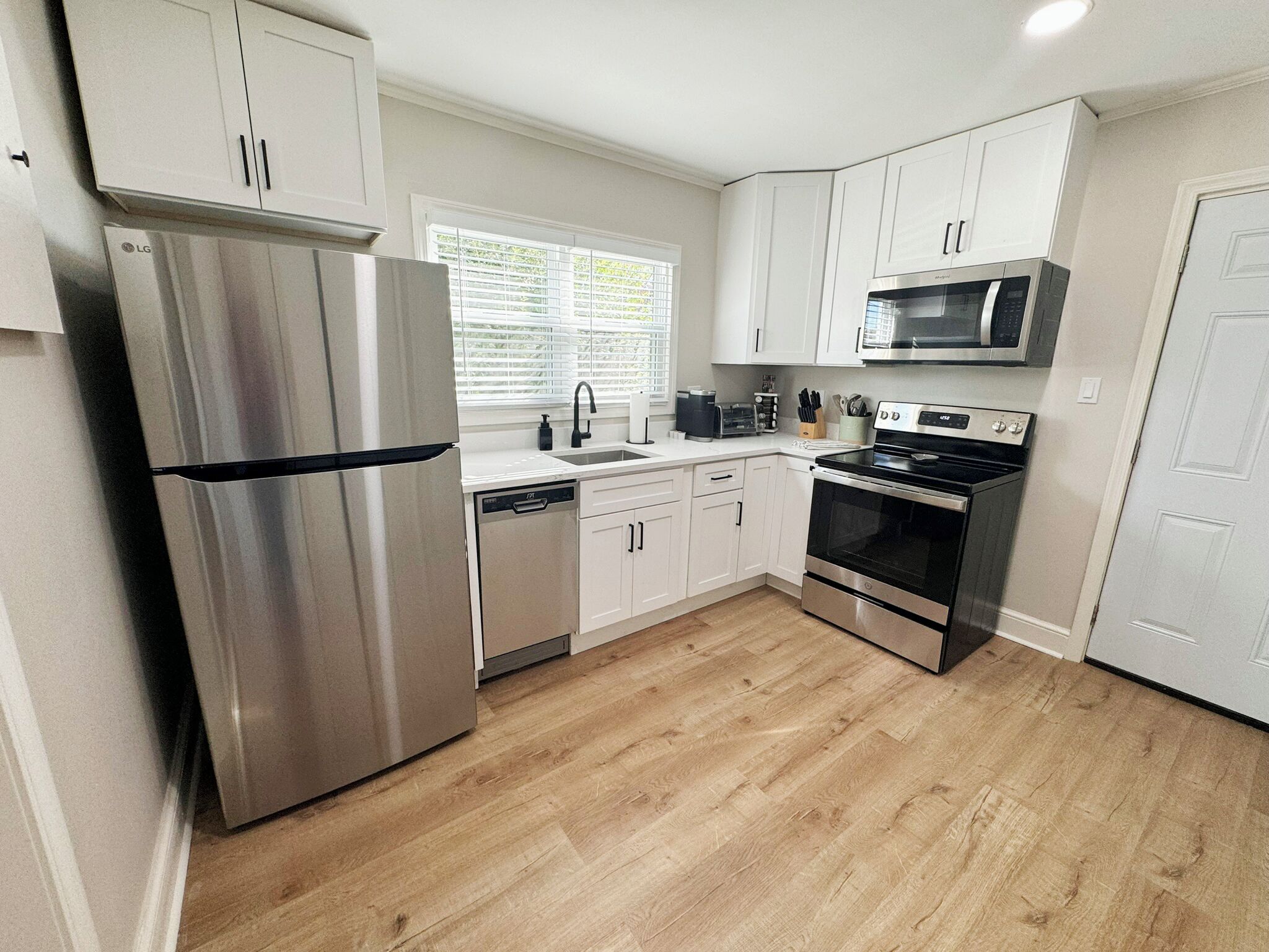 Micro-ondes, four, plaque de cuisson