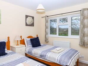 5 bedrooms, individually decorated, individually furnished, free WiFi - Court House Farmhouse (Bridport)