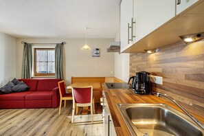 Interior - Apartment 'Steinhof Heuboden' with Mountain View, Shared Terrace and Wi-Fi (Val di Mezzo)