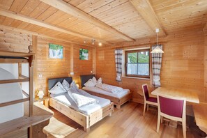 2 bedrooms, WiFi, bed sheets, wheelchair access - Apartment 'Steinhof Heuboden' with Mountain View, Shared Terrace and Wi-Fi (Val di Mezzo)