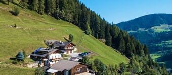 Apartment 'Steinhof Heuboden' with Mountain View, Shared Terrace and Wi-Fi