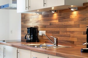 Fridge, microwave, stovetop, dishwasher - Apartment 'Steinhof Jaufennest' with Mountain View, Shared Terrace and Wi-Fi (Val di Mezzo)