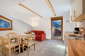 Interior - Apartment 'Steinhof Jaufennest' with Mountain View, Shared Terrace and Wi-Fi (Val di Mezzo)