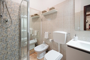 Shower, hair dryer, bidet, towels - The Broom (Abruzzo)