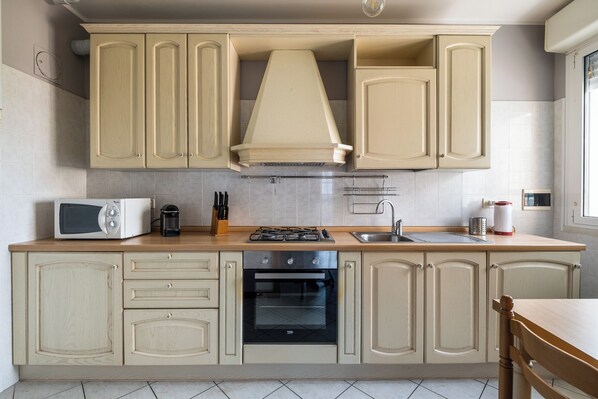 Apartamento básico, balcón | Cocina privada