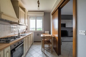 Apartamento básico, balcón | Cocina privada