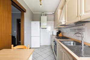 Departamento básico, balcón | Cocina privada