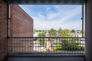 Apartamento básico, balcón | Balcón