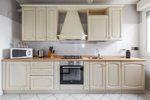 Appartement de base, balcon | Cuisine privée | Bouilloire électrique
