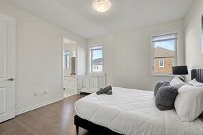 3 عدّة غرف نوم ومكتب ومكواة/لوح كي وواي فاي مجانًا