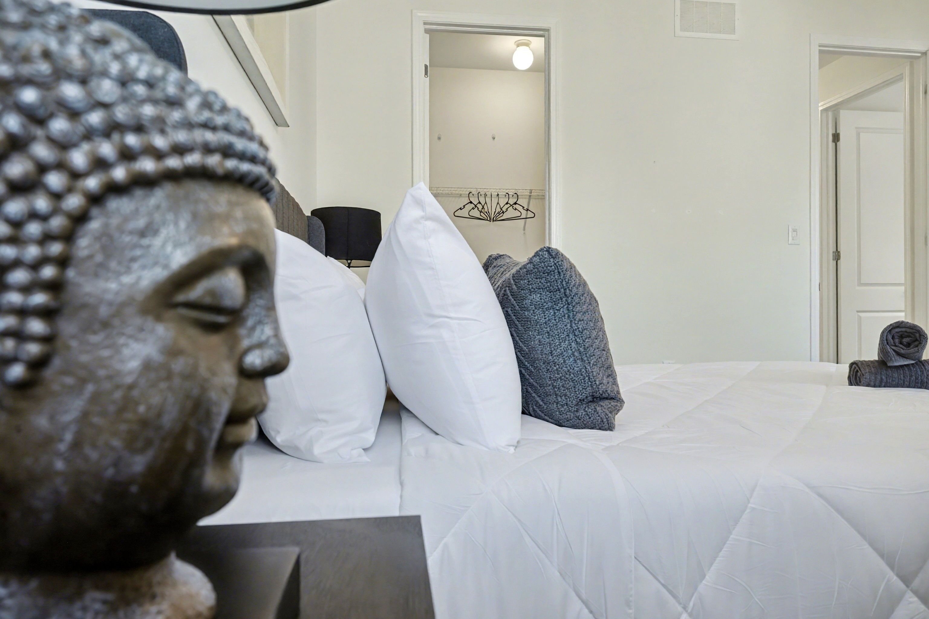 3 chambres, bureau, fer et planche à repasser, accès au Wi-Fi (inclus)