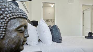 3 chambres, bureau, fer et planche à repasser, accès au Wi-Fi (inclus)